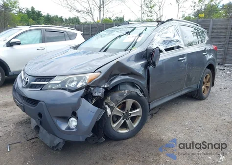 2015 Toyota Rav4 Xle z USA, uszkodzony, nr VIN JTMRFREV9FD108990